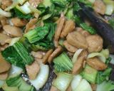 Foto langkah ke 4 dari resep Tumis Pokcoy Bakso.