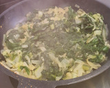 Foto del paso 2 de la receta: Espaguetis veggie con acelgas y piñones