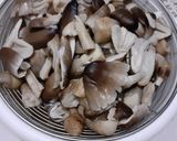 Foto langkah ke 2 dari resep Tumis jamur sawit.