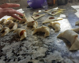 Foto del paso 1 de la receta: Mini medialunas con dulce de leche, ultra fácil! Con pascualina