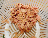 A picture of step 3 of Sesame flavored onion, cucumber and tuna salad.