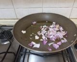 Foto del passaggio 2 della ricetta Pasta pomodori secchi e tonno