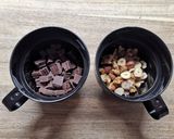 Une image de l'étape 2 de Cookies Chocolat-Noix-Noisette.