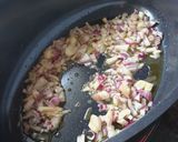 Une image de l'étape 2 de Pommes de terre en cocotte et saucisses fumées 😋.