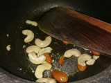 पोहा पायसम (Poha payasam recipe in hindi)