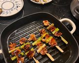 A picture of step 8 of ねぎま焼き鳥 (Negima Yakitori - Japanese Grilled Chicken Skewers).