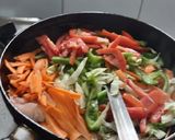 A picture of step 3 of Chinese Egg Hakka noodles.
