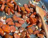Une image de l'étape 1 de Pâtes Chorizo Parmesan.