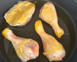 Foto del paso 1 de la receta: Pit de pollastre amb salsa de pa, tomàquet, mel i ametlles