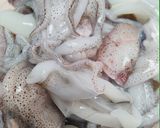 Foto langkah ke 1 dari resep Cumi tumis kuah hitam.