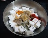 A picture of step 5 of Paneer tikka toast.