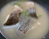 รูปขั้นตอนการทำที่ 2 ของ ต้มยำปลานิล 🐟