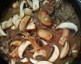 Foto del paso 4 de la receta: Risotto de verdeo con salsa de hongos al vino tinto
