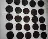 صورة لخطوة 2 من وصفة بسكويت اوريو اسهل طريقة 🍪🍪