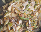 Foto del paso 1 de la receta: Guiso de cáscara de papa y flor de calabaza 🍂🥔