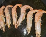 Foto del paso 2 de la receta: Arroz Maty, con alcachofas confitadas, ajos tiernos, gambas langostineras y sepia