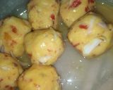 A picture of step 3 of Potato balls.