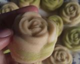 Foto langkah ke 6 dari resep Bolu Kukus Mawar Dengan Santan.