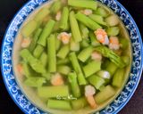 Hình bước làm 4 của món Canh măng tây nấu tôm