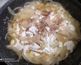 Foto del paso 3 de la receta: Salmón en Salsa de Cebolla Cremosa