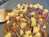 Fideos guisados con carne y verduras