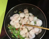 Foto del paso 5 de la receta: Gambas con verduras 🍤