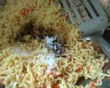 Foto langkah ke 4 dari resep Mi tumis super pedas.