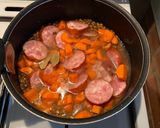 Une image de l'étape 2 de Soupe carottes,lardons fumé et saucisse fumé.
