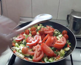 Foto del paso 2 de la receta: Huevos a la sartén con verduras