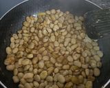 Foto del paso 3 de la receta: Habas antiracistas (con butifarra blanca y negra)