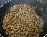 Foto del paso 3 de la receta: Habas antiracistas (con butifarra blanca y negra)