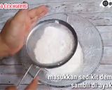 Foto langkah ke 2 dari resep Cookies Kismis Teflon 3 Bahan.
