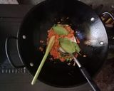 Foto langkah ke 3 dari resep Tumis cumi pedas asin.