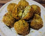 Foto langkah ke 11 dari resep Macaroni Cheese Ball.
