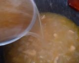 Une image de l'étape 2 de Potage poulet oignon.