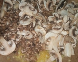 Foto langkah ke 4 dari resep Champignon Mushroom Cream Soup with Safronq.