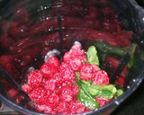 A picture of step 2 of Raspberry spritzer smoothie.