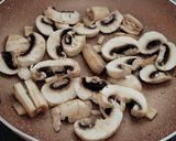 Foto del paso 1 de la receta: Tagliatelle al huevo con langostinos y almejas