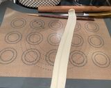 A picture of step 8 of Biangbiang mian/noodles (handpulled noodles).