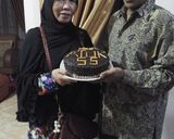 Foto langkah ke 10 dari resep Dark coklat strawberry cake nutrijel (kue ulang tahun).