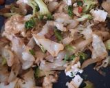A picture of step 5 of Steamed Lettuce Roll.