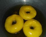 Foto langkah ke 6 dari resep Donat labu kuning toping coklat.