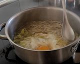 Foto del paso 8 de la receta: Sopa de Repollo con fideos chinos y huevo cocido