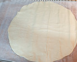 Foto del paso 2 de la receta: Pizza preparada por la pequeña de la casa