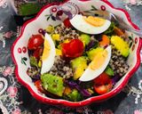 Hình bước làm 2 của món Salad bơ & hạt quinoa