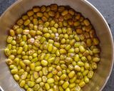 A picture of step 1 of Mung Bean Sprout Chat.