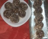 A picture of step 4 of Dates, Nuts & Chocolate Balls.