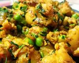 A picture of step 6 of Aloo methi matar ki sabzi.