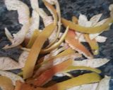 Foto del paso 1 de la receta: Cáscaras de pomelo confitado