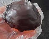 વેનીલા આઈસ્ક્રીમ in ચોકલેટ બોલ(Vanilla icecream chocolate ball Recipe in Gujarati) રેસીપી સ્ટેપ3ફોટો